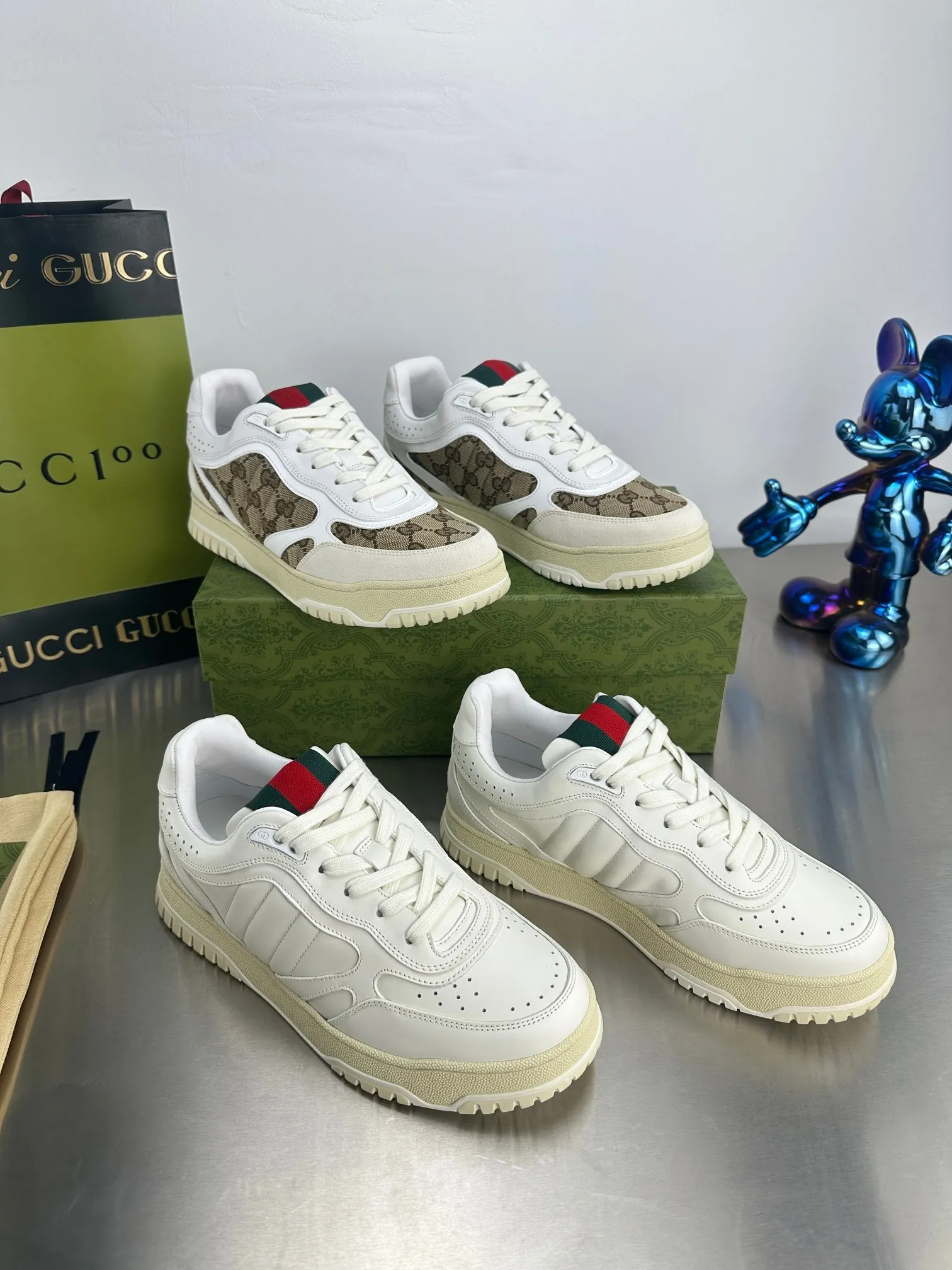 👟👟Ex-factory price 600👟👟 Gucci's latest hot-selling series of high and low-cut distressed couple's sneakers are shipped. The original version is purchased, developed and manufactured. This high-low top sneaker adopts a basketball-style silhouette design, cleverly integrated with hollow panels and distressed effects, showing its unique ingenuity. The ingenuity incorporates brand logo details such as interlocking Double G styling accessories and Gucci lettering, a low-key tribute to the brand's design heritage. Exquisite packaging at the delivery counter 🛍📦 ▪️ Fabric: Original customized imported first-layer cowhide ▪️ Inner lining: Imported first-layer cowhide ▪️ Sole: Original molded TPU sole ▪️ Sole thickness: 3cm ▪️ Size: Women's 35-41 Men's 38-46 (Female 41 Men's 38 46 customized)